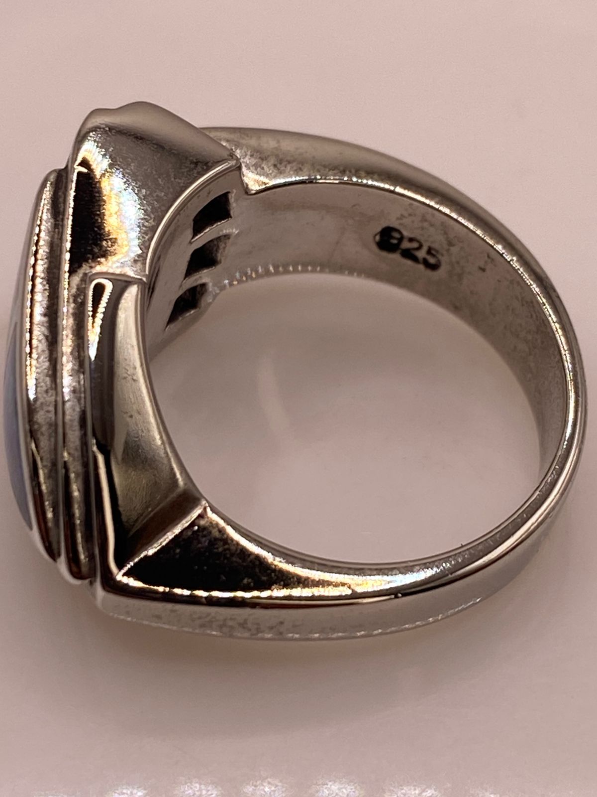 Anillo Triangular de Plata Ley 925 con Ópalo Azul y Zirconias