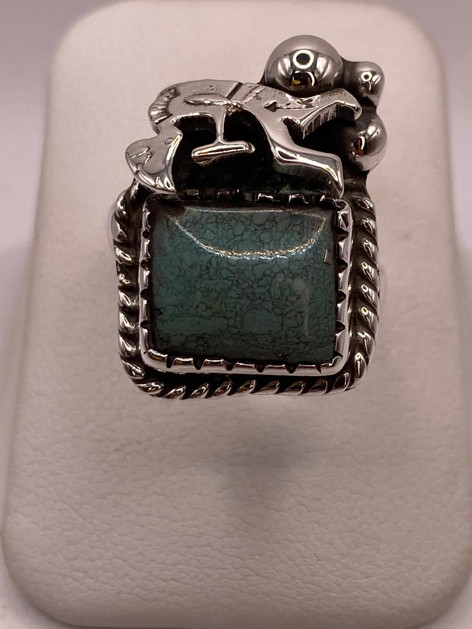 Anillo de Turquesa con Figura Prehispánica en Plata .925