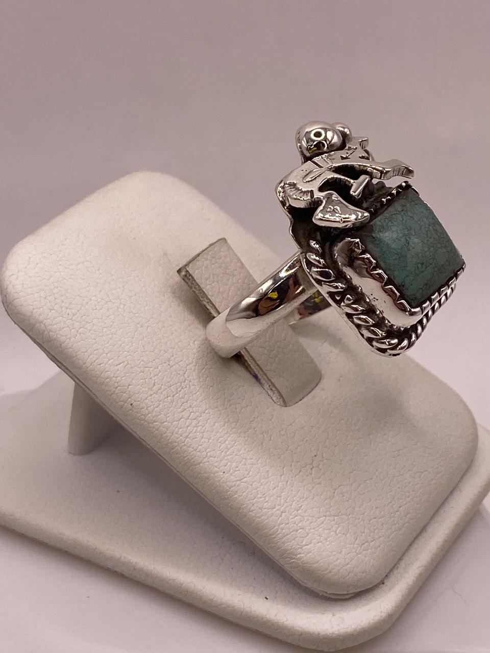 Anillo de Turquesa con Figura Prehispánica en Plata .925