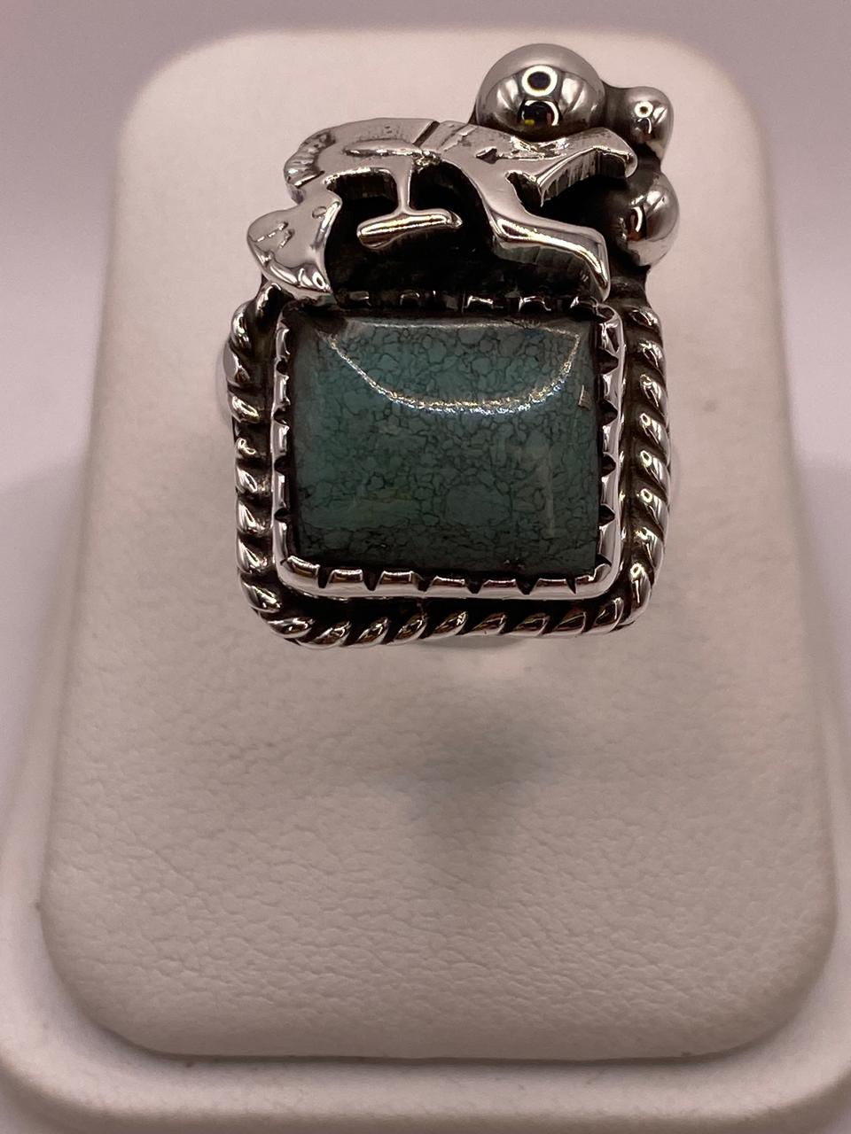 Anillo de Turquesa con Figura Prehispánica en Plata .925