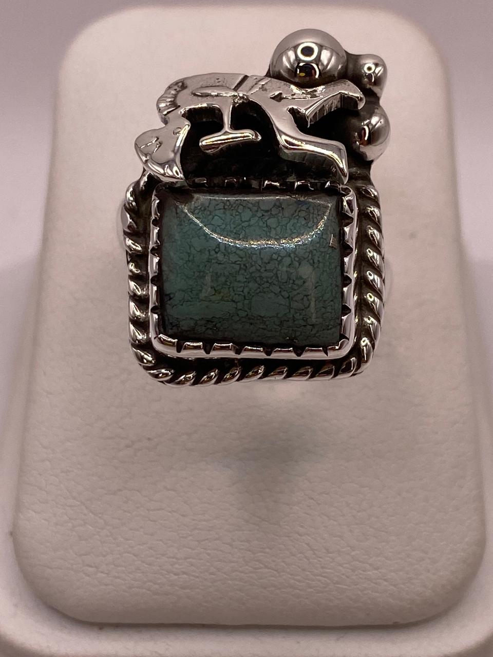 Anillo de Turquesa con Figura Prehispánica en Plata .925