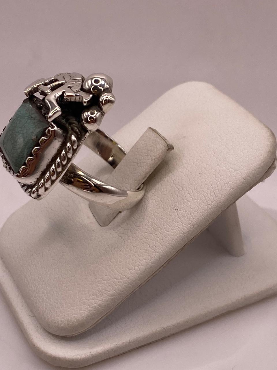 Anillo de Turquesa con Figura Prehispánica en Plata .925