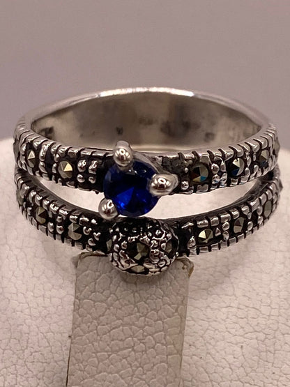 Anillo Vintage Doble Banda con Zirconia Azul y Marquesitas en Plata Ley 925, sello de autenticidad Plata Ley .925