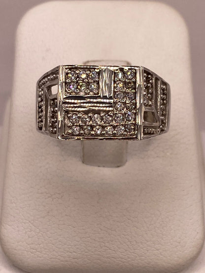 Anillo Vintage Elegante con Zirconias Brillantes en Plata Ley 925, vista frontal