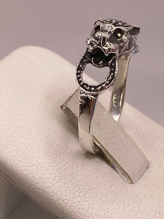 🐆 Anillo Vintage Felino con Marquesitas en Plata Ley 925 en báscula mostrando peso