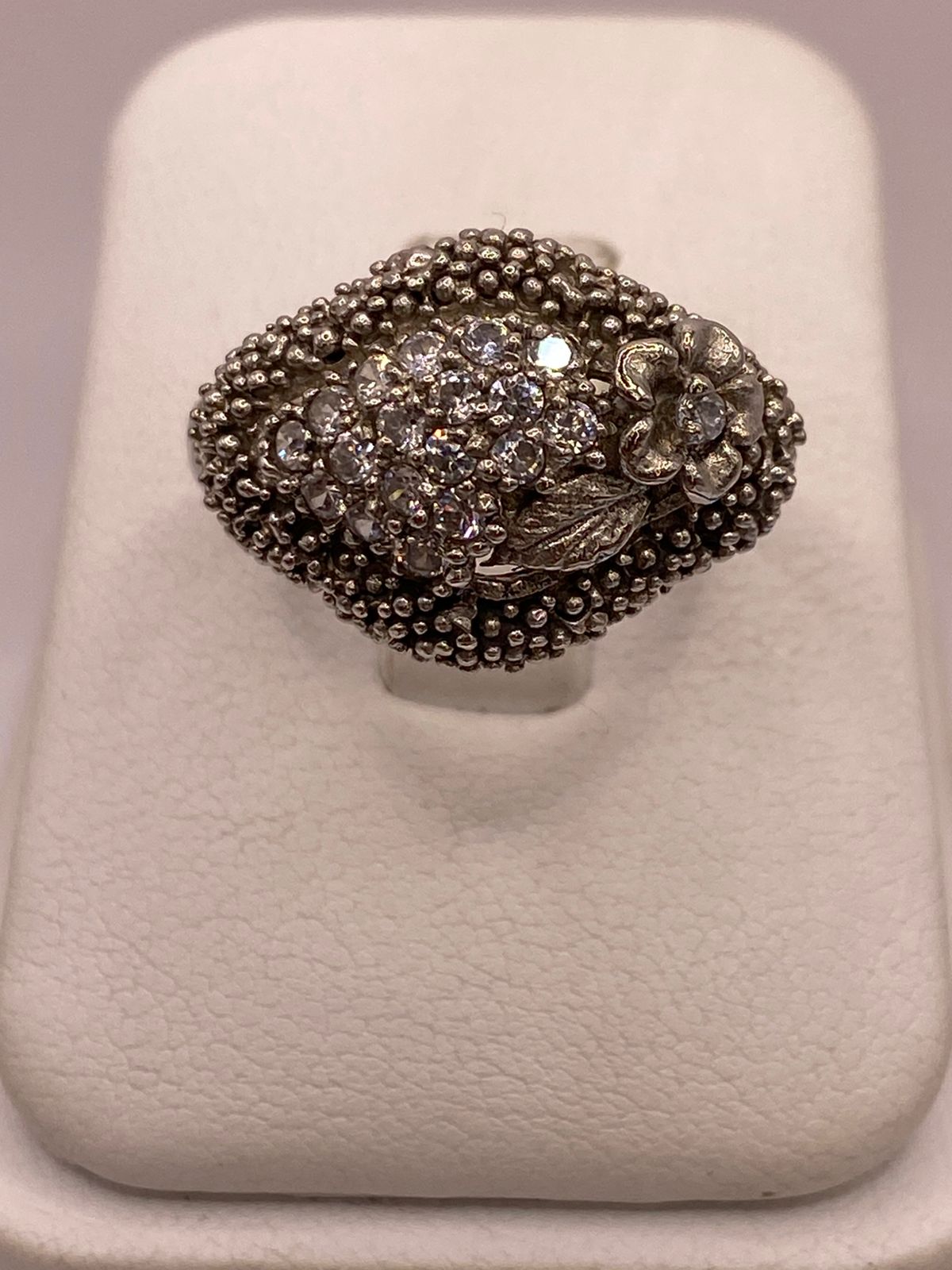 Anillo Vintage Floral con Zirconias en Plata Ley 925
