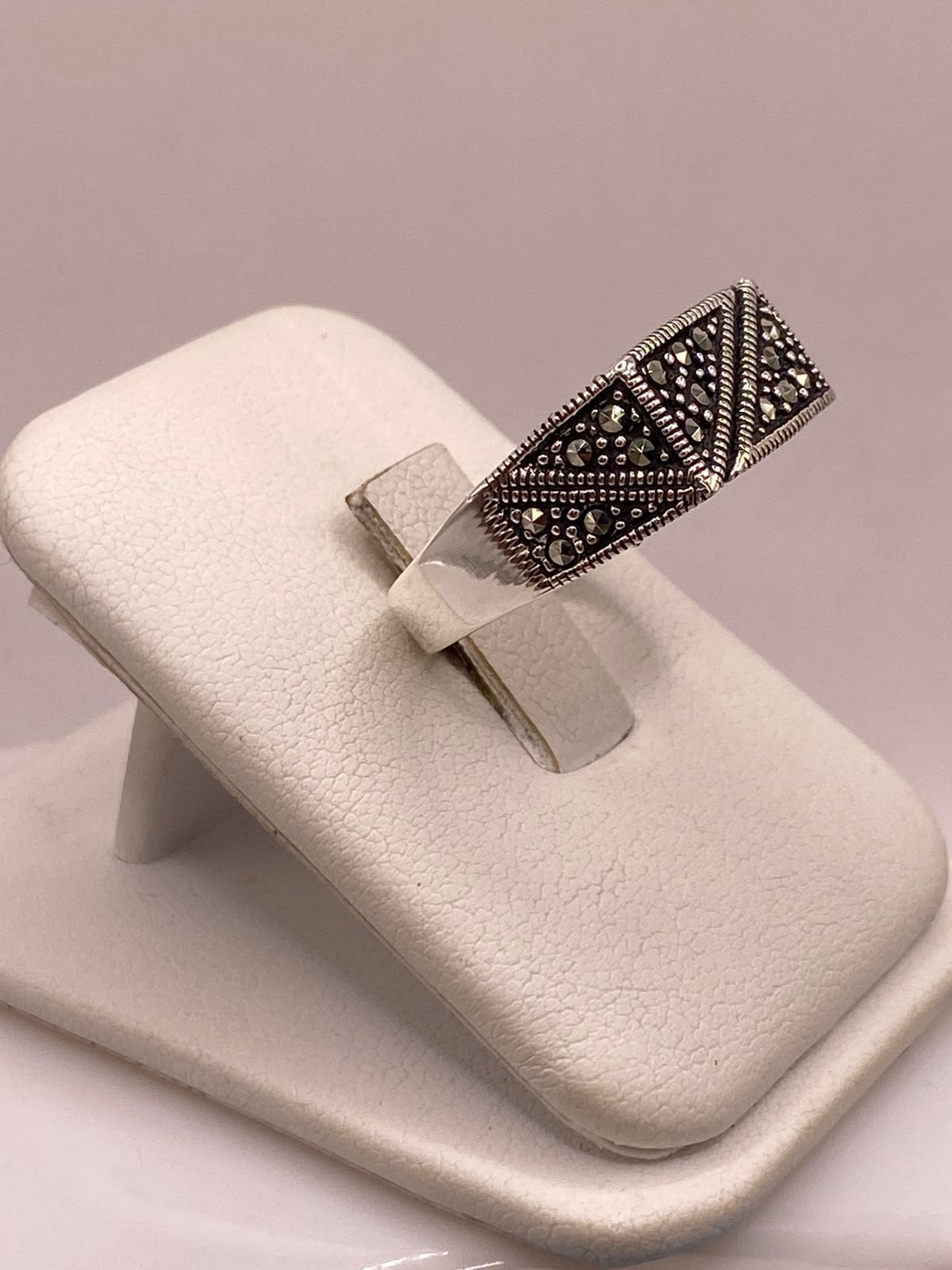 Anillo Vintage Geométrico con Marquesitas en Plata Ley 925