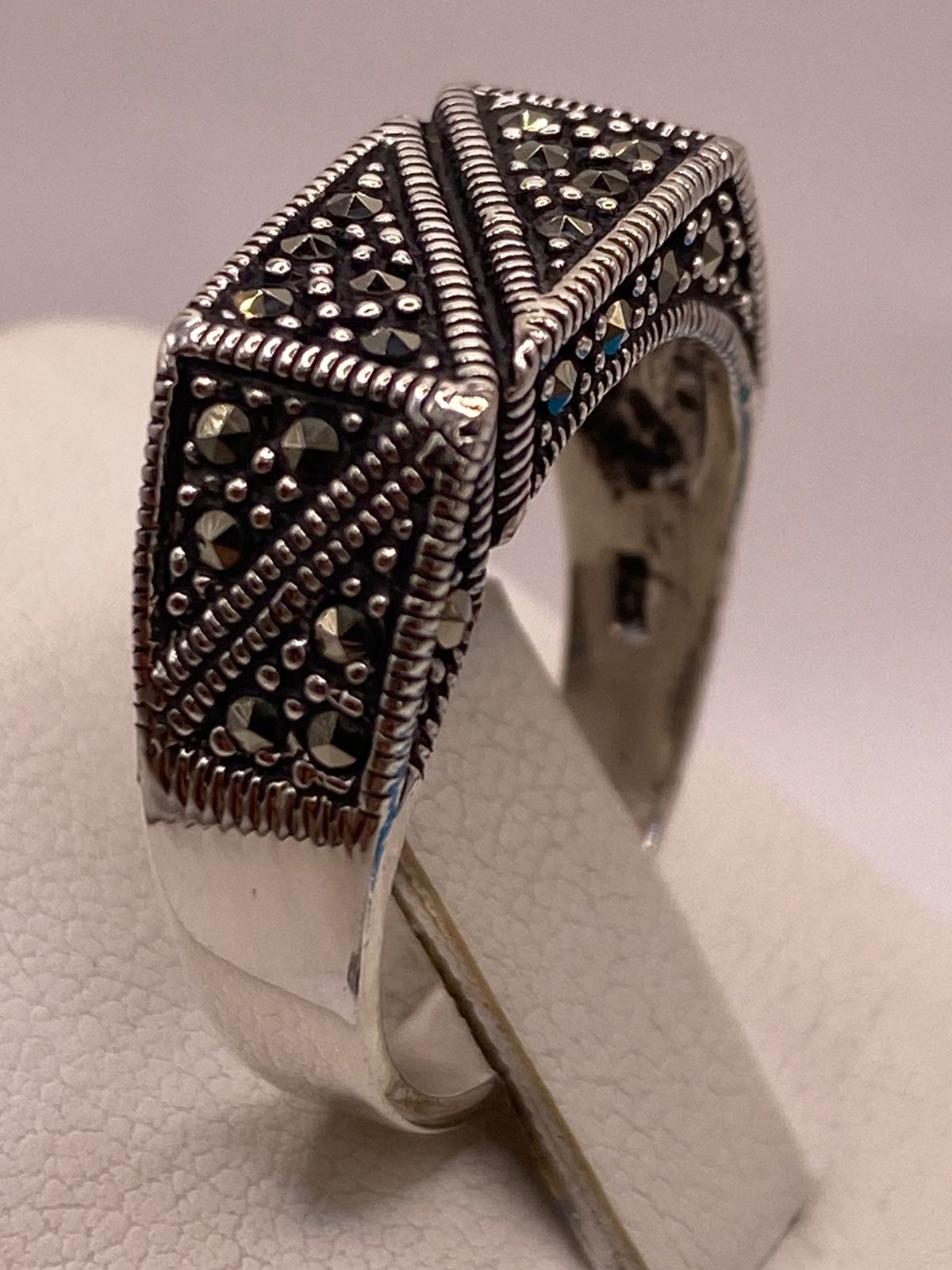 Anillo Vintage Geométrico con Marquesitas en Plata Ley 925