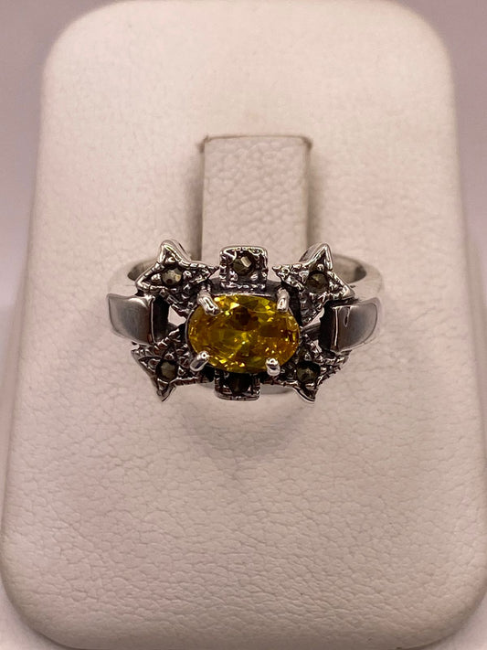 Anillo Vintage con Zirconia Amarilla y Marquesitas en Plata Ley 925, vista frontal