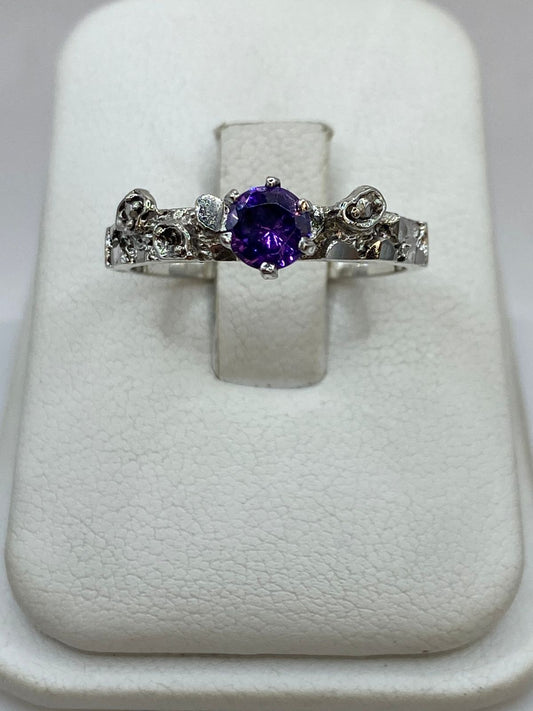Anillo Vintage con Zirconia Color Morada en Plata 925