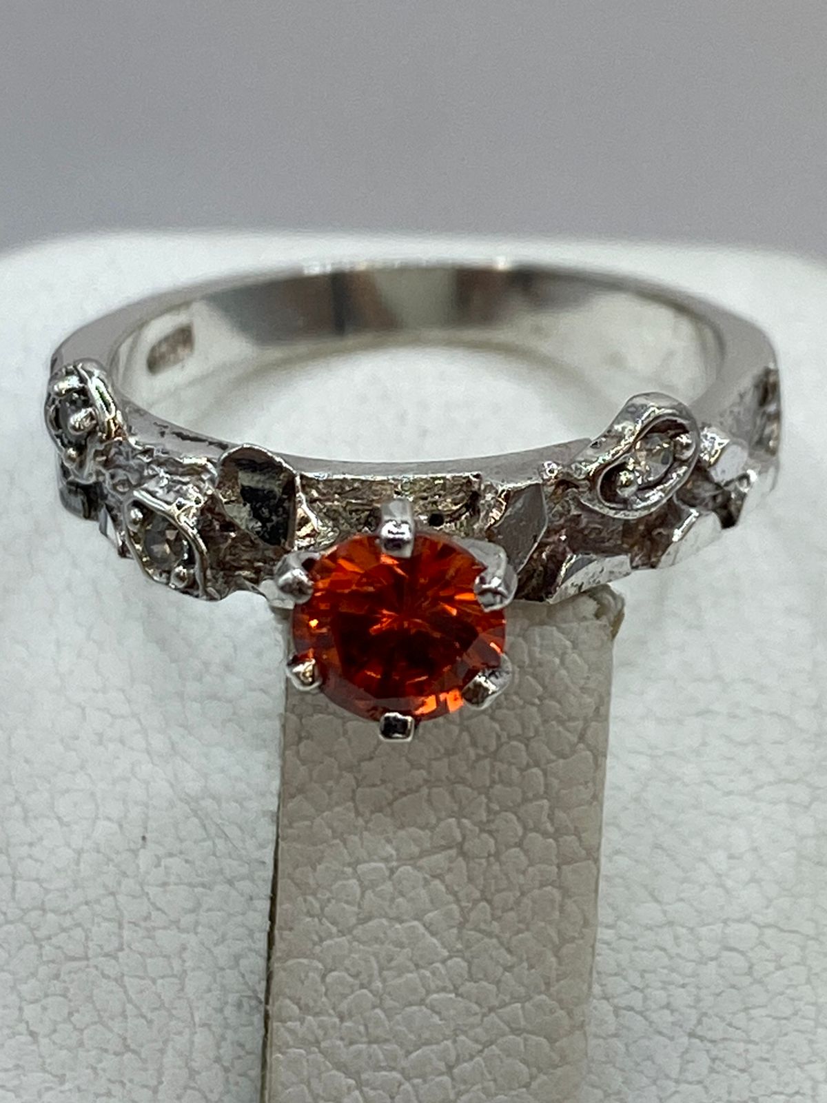 Anillo Vintage con Zirconia Naranja en Plata 925