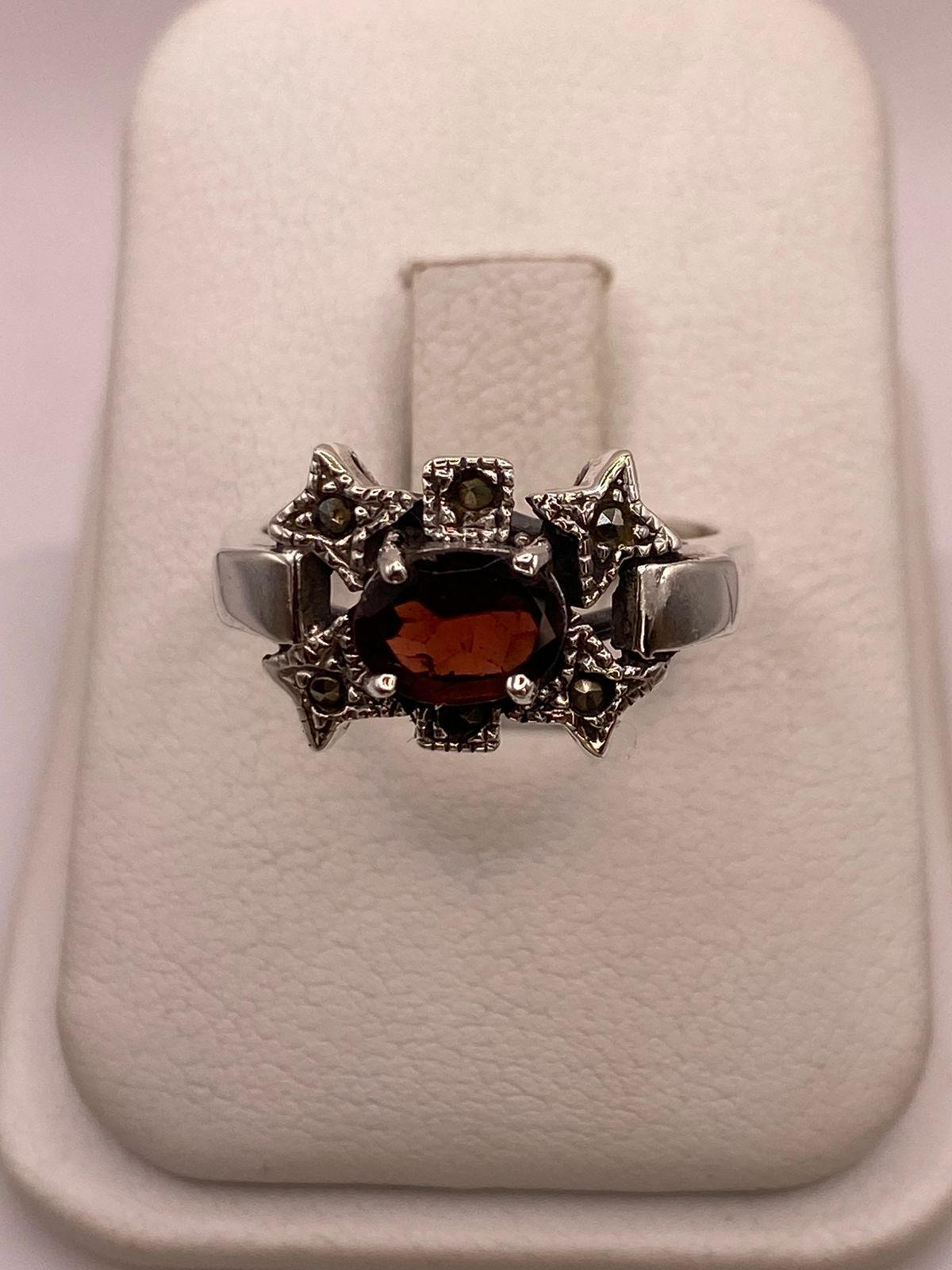 Anillo Vintage con Zirconia Roja y Marquesitas en Plata Ley 925