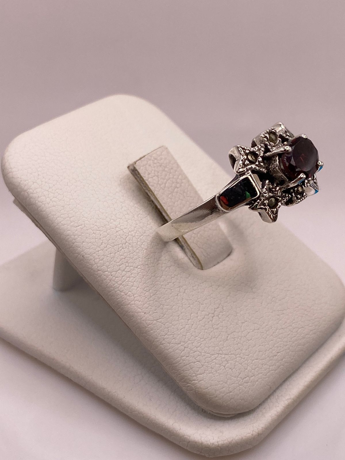 Anillo Vintage con Zirconia Roja y Marquesitas en Plata Ley 925