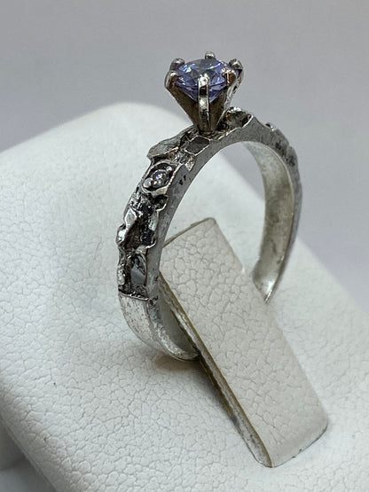 Anillo Vintage con Zirconia Tono Lila en Plata 925, vista posterior