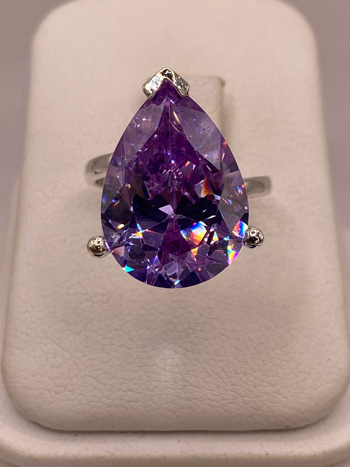 Anillo de Zirconia Púrpura Gigante Plata Ley 925