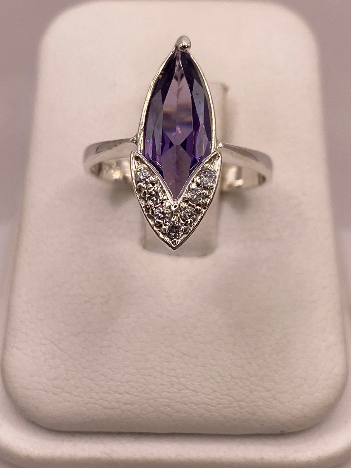 Anillo de Zirconia Púrpura Marquesa Plata Ley 925