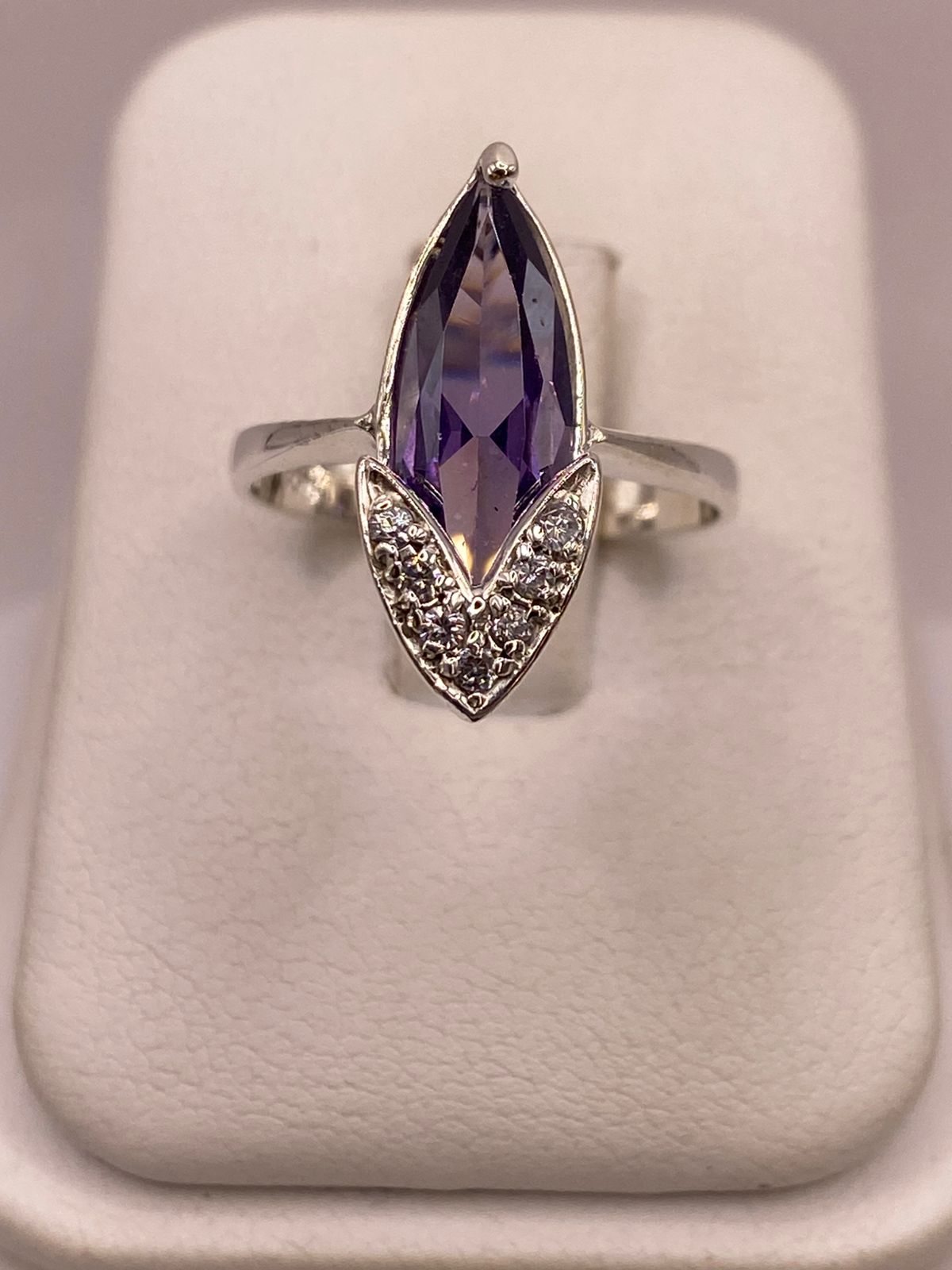 Anillo de Zirconia Púrpura Marquesa Plata Ley 925