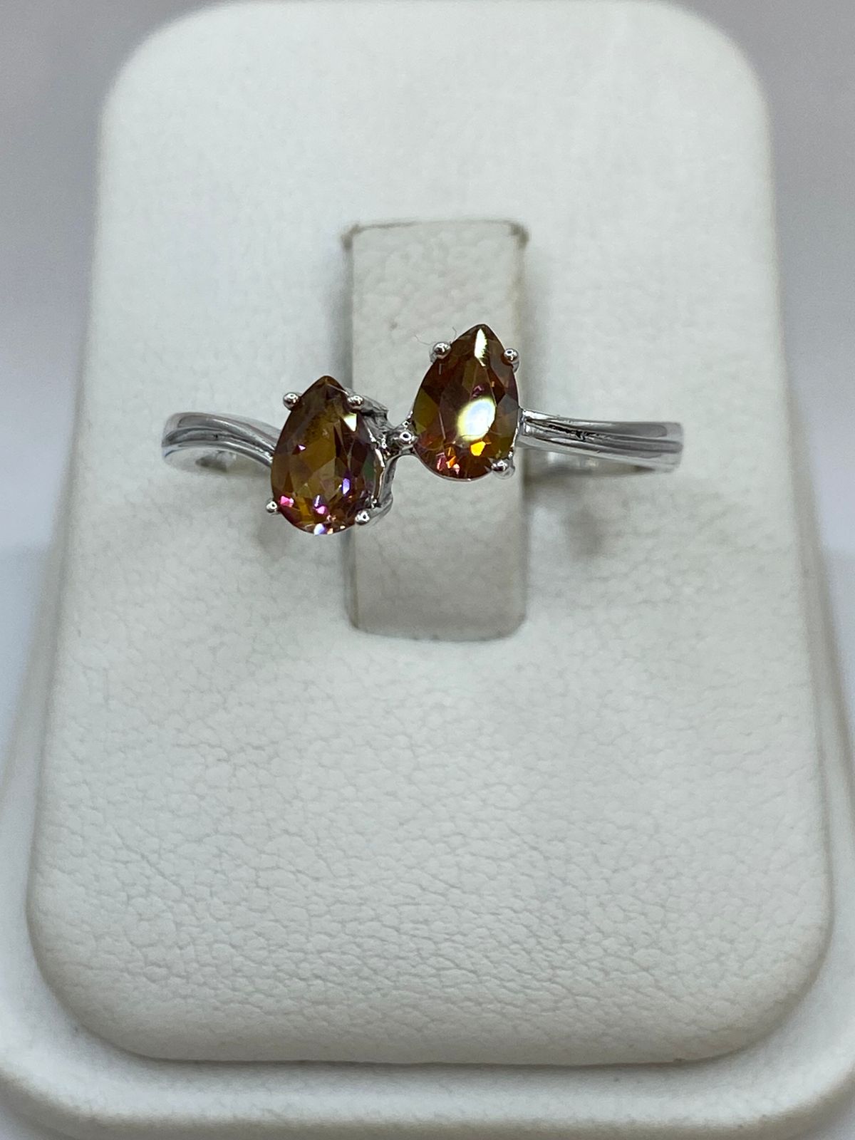 ANILLO  CON ZIRCONIAS COLOR ÁMBAR EN PLATA 925