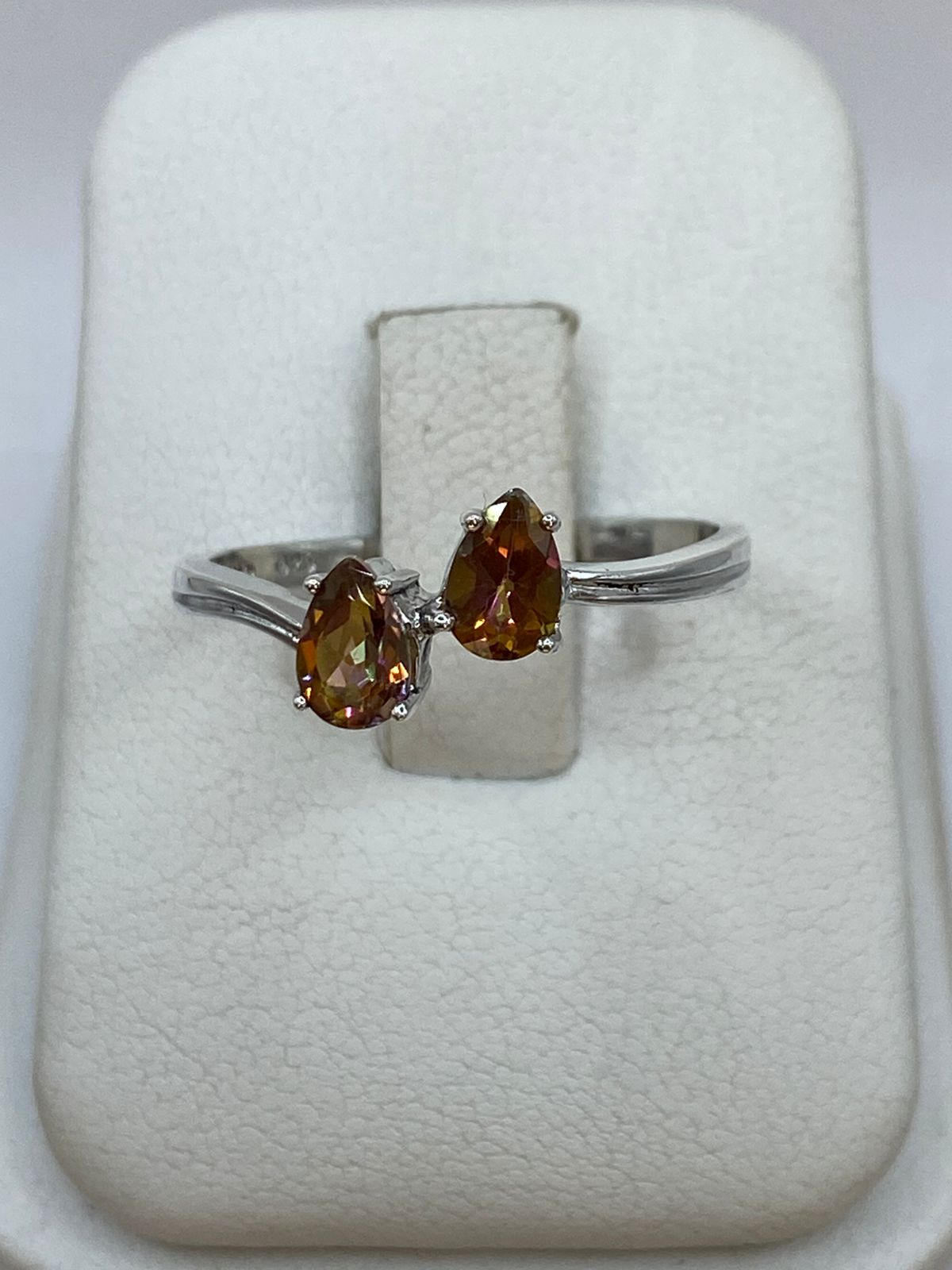 ANILLO  CON ZIRCONIAS COLOR ÁMBAR EN PLATA 925