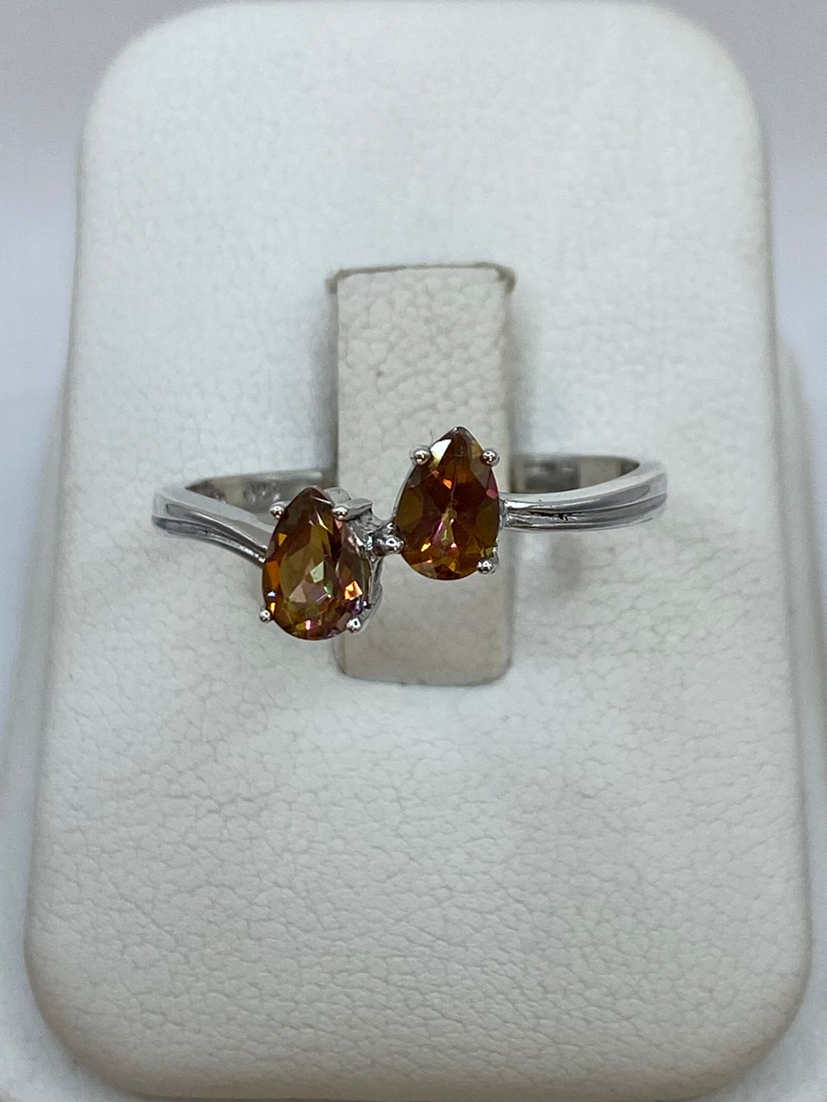 ANILLO  CON ZIRCONIAS COLOR ÁMBAR EN PLATA 925