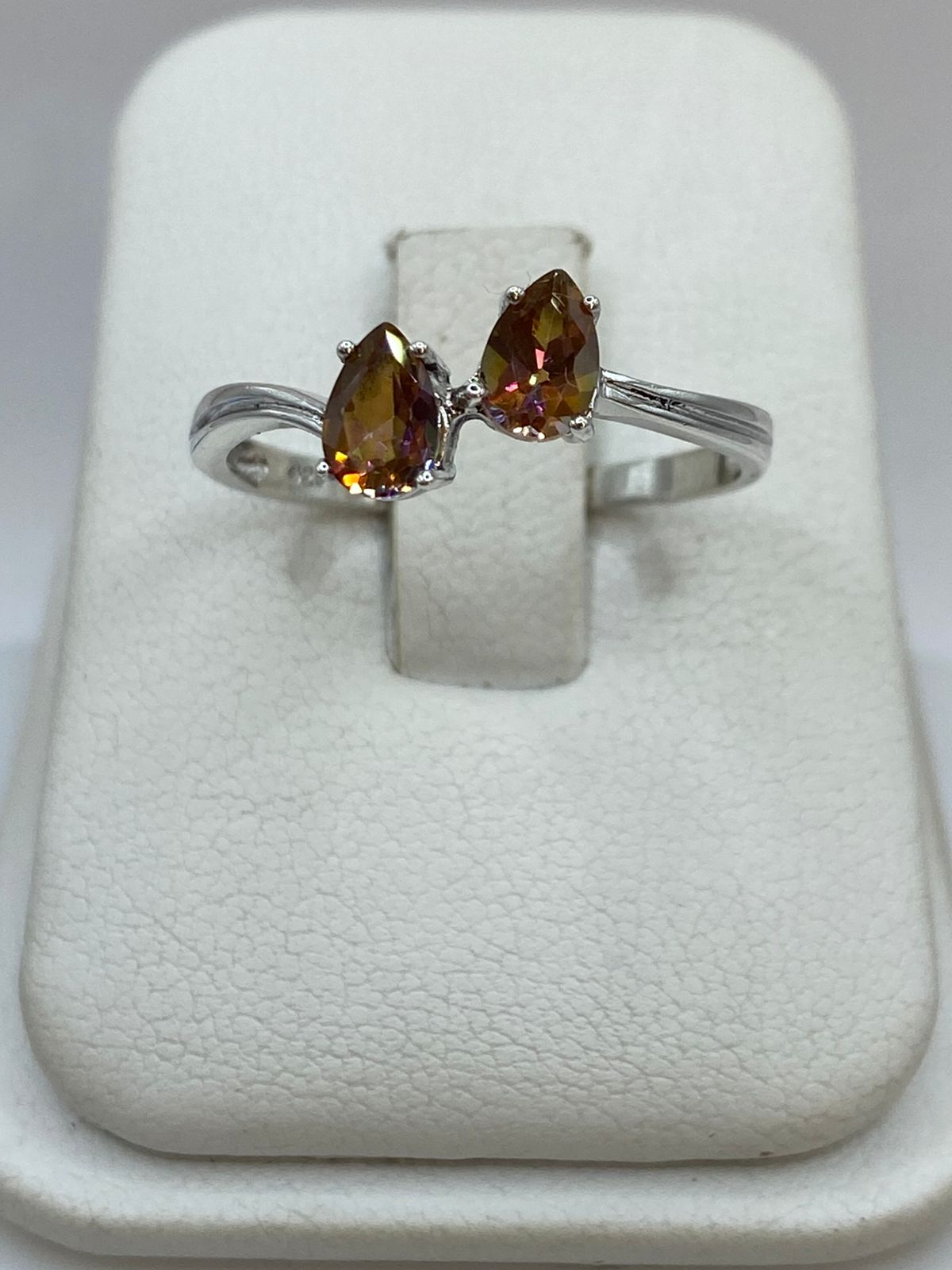 ANILLO  CON ZIRCONIAS COLOR ÁMBAR EN PLATA 925