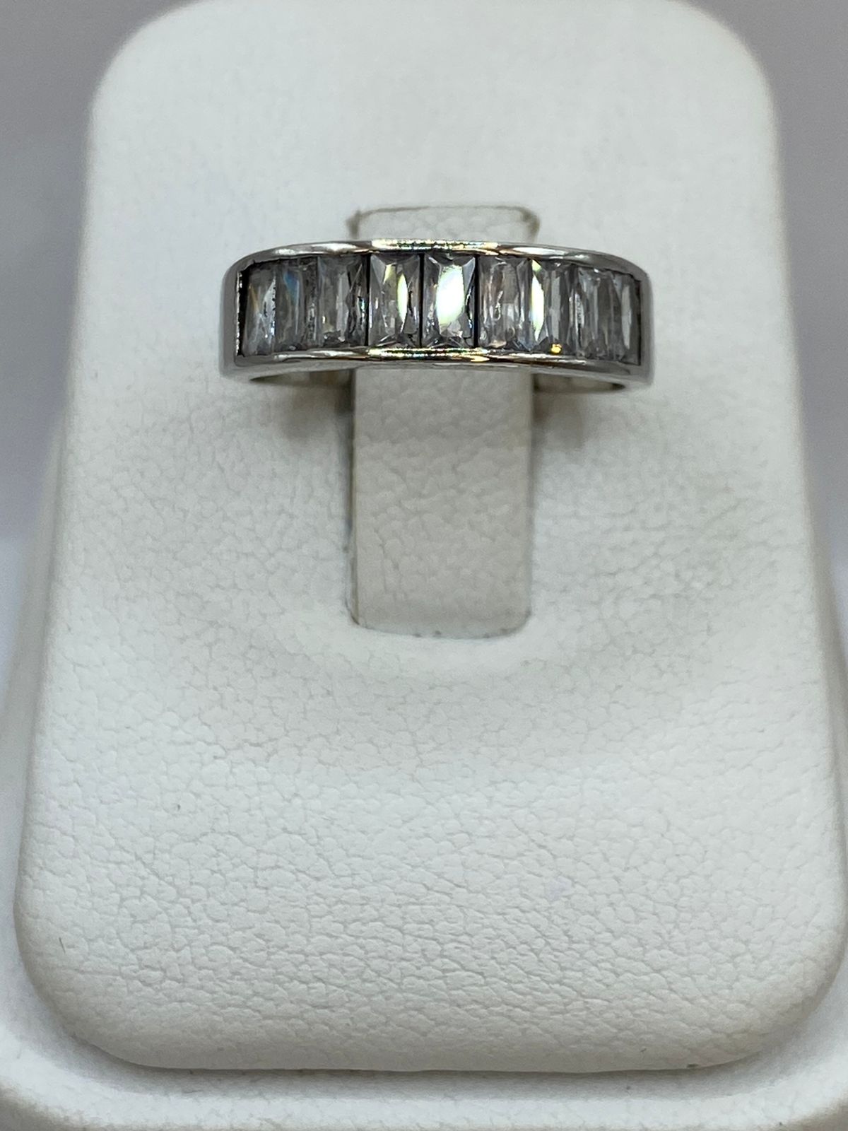 Anillo con Zirconias en Plata 925