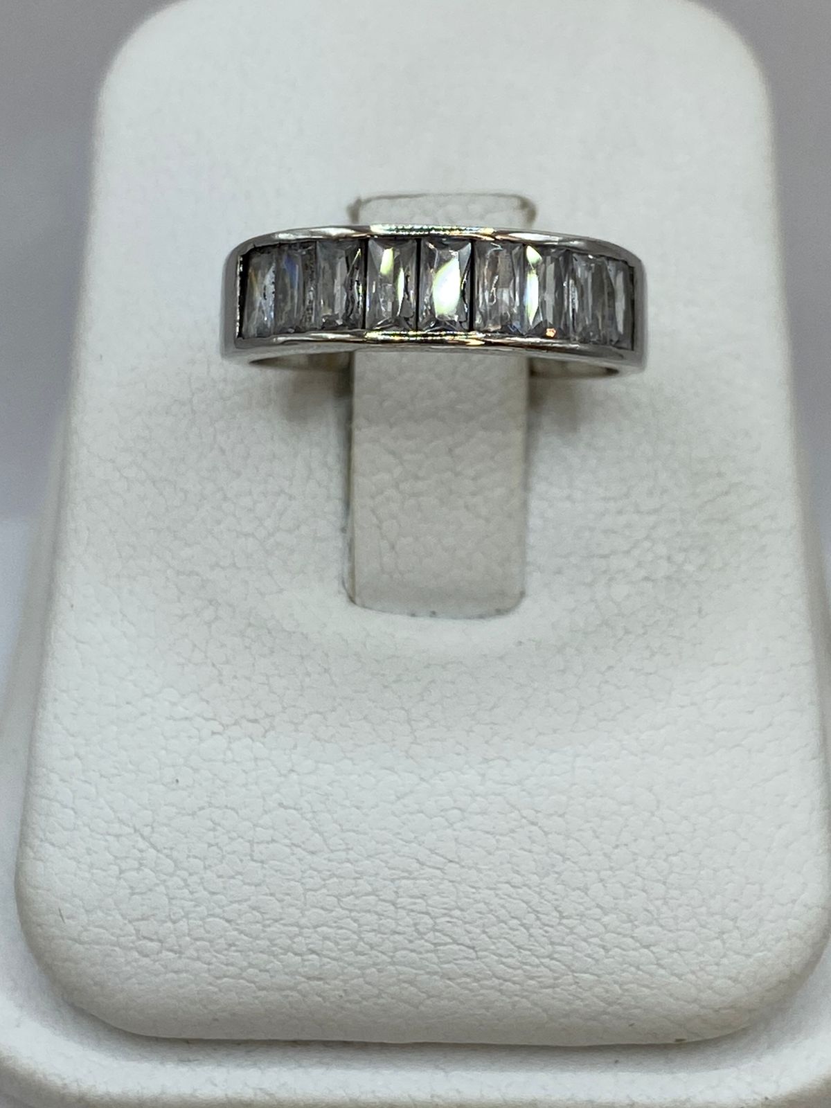 Anillo con Zirconias en Plata 925