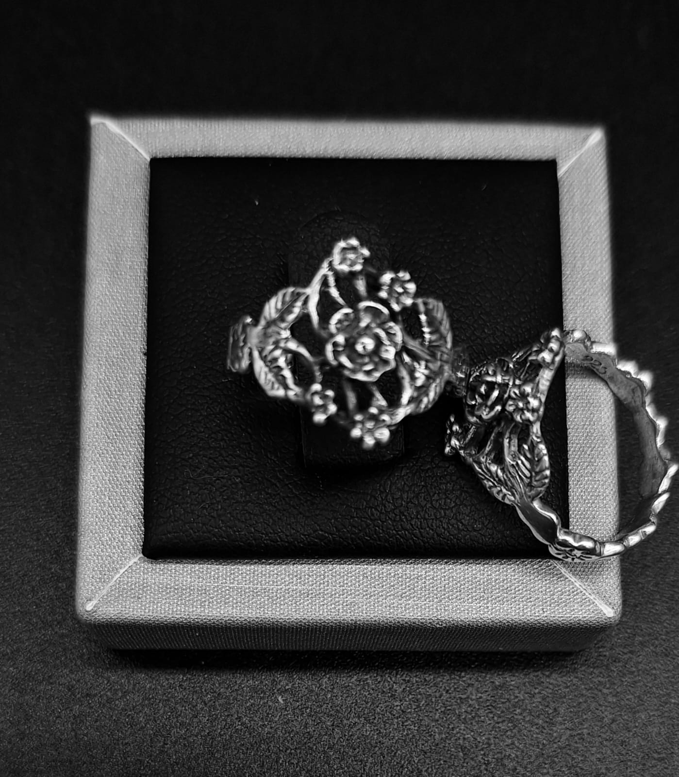 ANILLO FLORES EN PLATA LEY 925