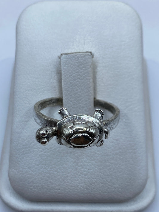 Anillo de plata con tortuga artesanal en alto relieve, talla 8