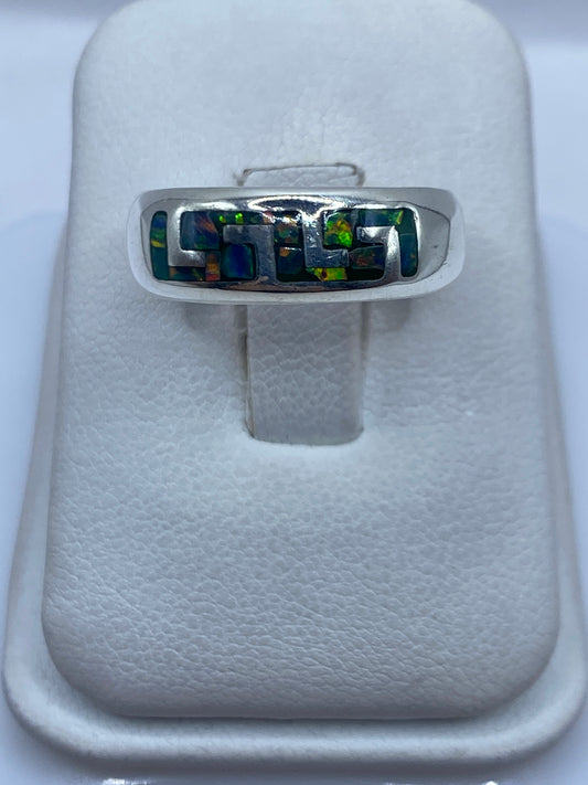 Anillo de plata .950 con ópalo de fuego verde limón en caja de presentación