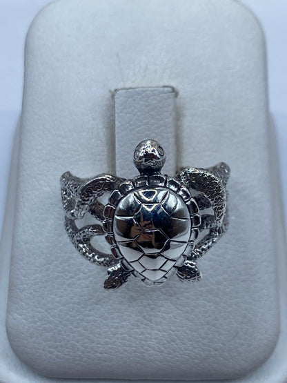 Anillo tortuga de plata .950 con caparazón grabado prehispánico, vista frontal
