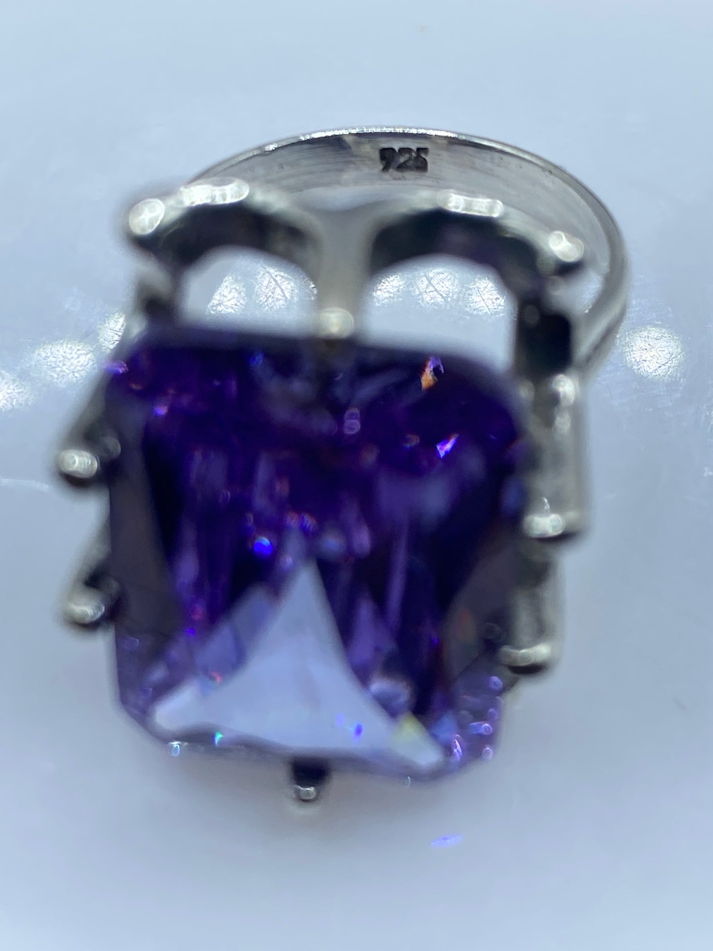 Anillo de Plata Circonia Morada Rectangular — Solitario Elegante — foto 5