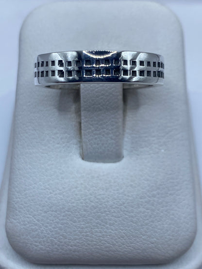 Anillo de plata sello con patrón geométrico cuadrado visto desde arriba