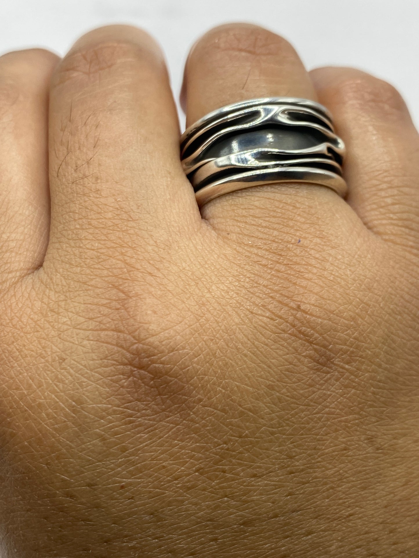 Anillo en balanza de precisión: 7.8 gramos de plata auténtica de Taxco