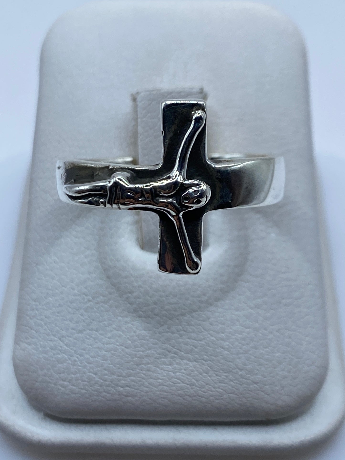 Anillo cruz religiosa de plata .925 con crucifijo fundido en la base del anillo