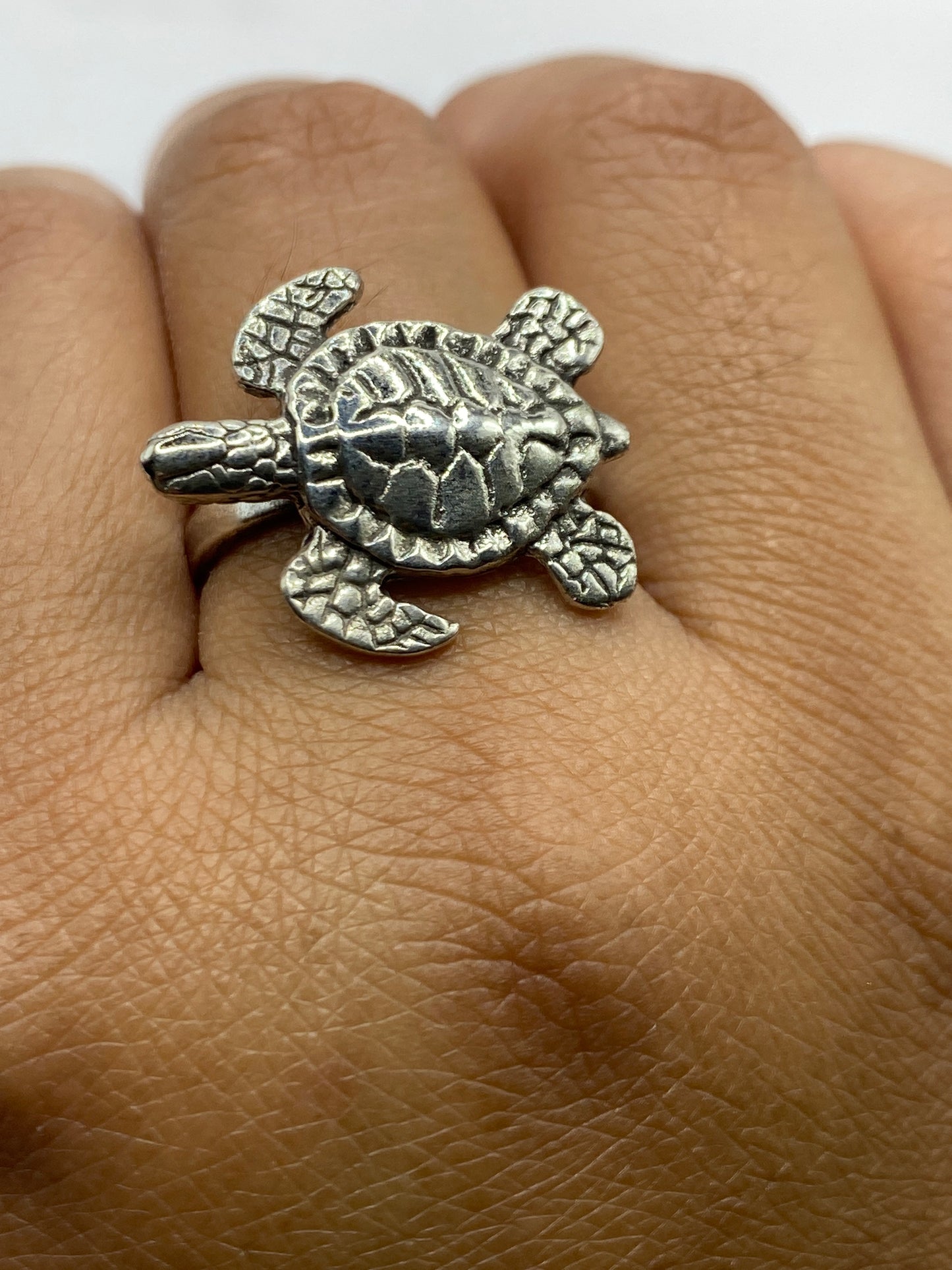 Reverso del anillo mostrando el sello 925 MEXICO y el acabado pulido
