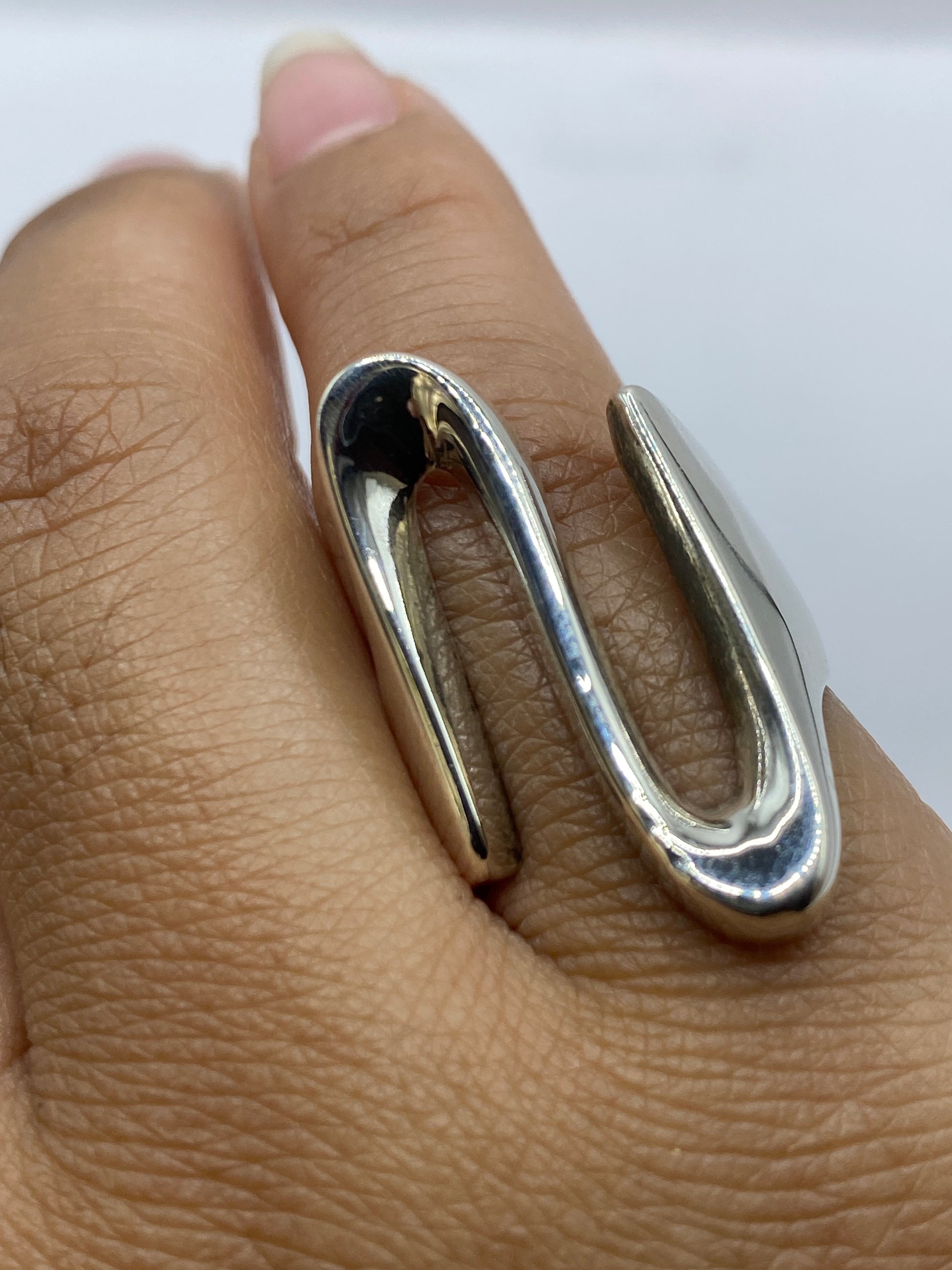 Anillo de Plata Minimalista Ovalado — Diseño Puro — foto 4