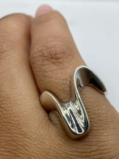 Detalle del sello 925 en la banda del anillo de cartoneado