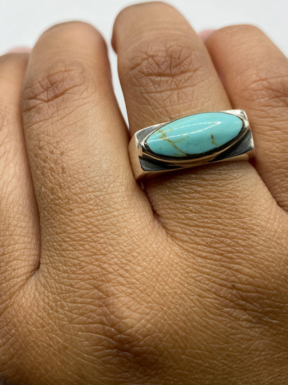 Reverso del anillo mostrando el Quinto .925 marcado en la plata