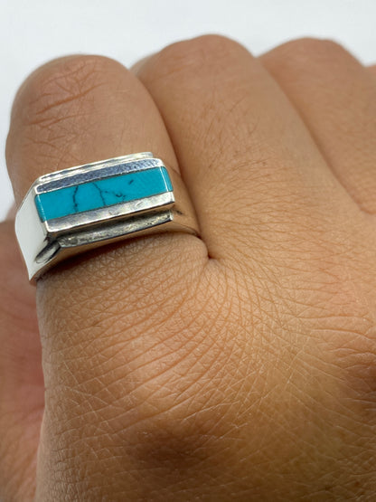 Reverso del anillo con marca .925 del Quinto, sobre fondo gris
