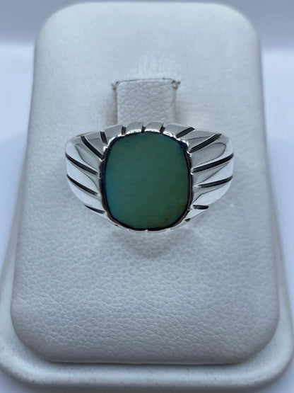Anillo de plata .925 con turquesa azul cielo y acanalados escultóricos, talla 8