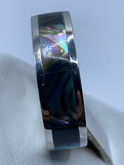 Anillo de lado mostrando el peso y volumen de la pieza
