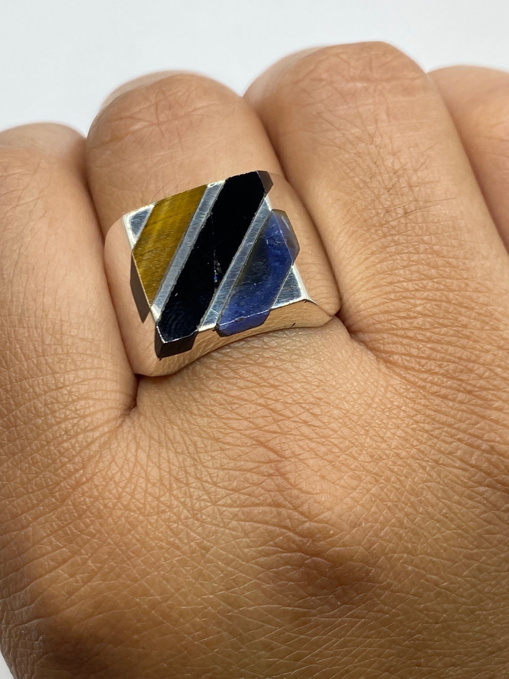 Detalle del interior del anillo con grabado del Quinto .925