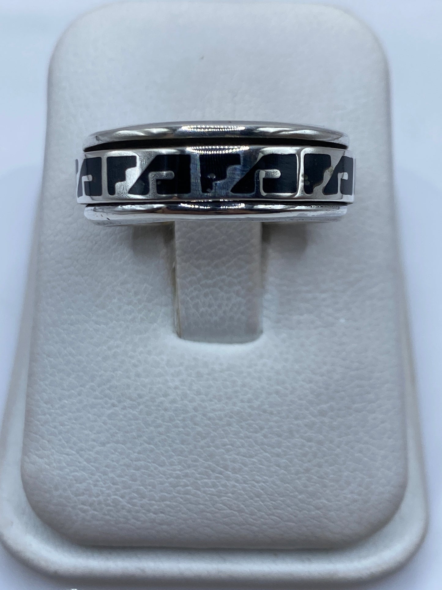 Anillo de plata .925 con diseño prehispánico calado en talla 9