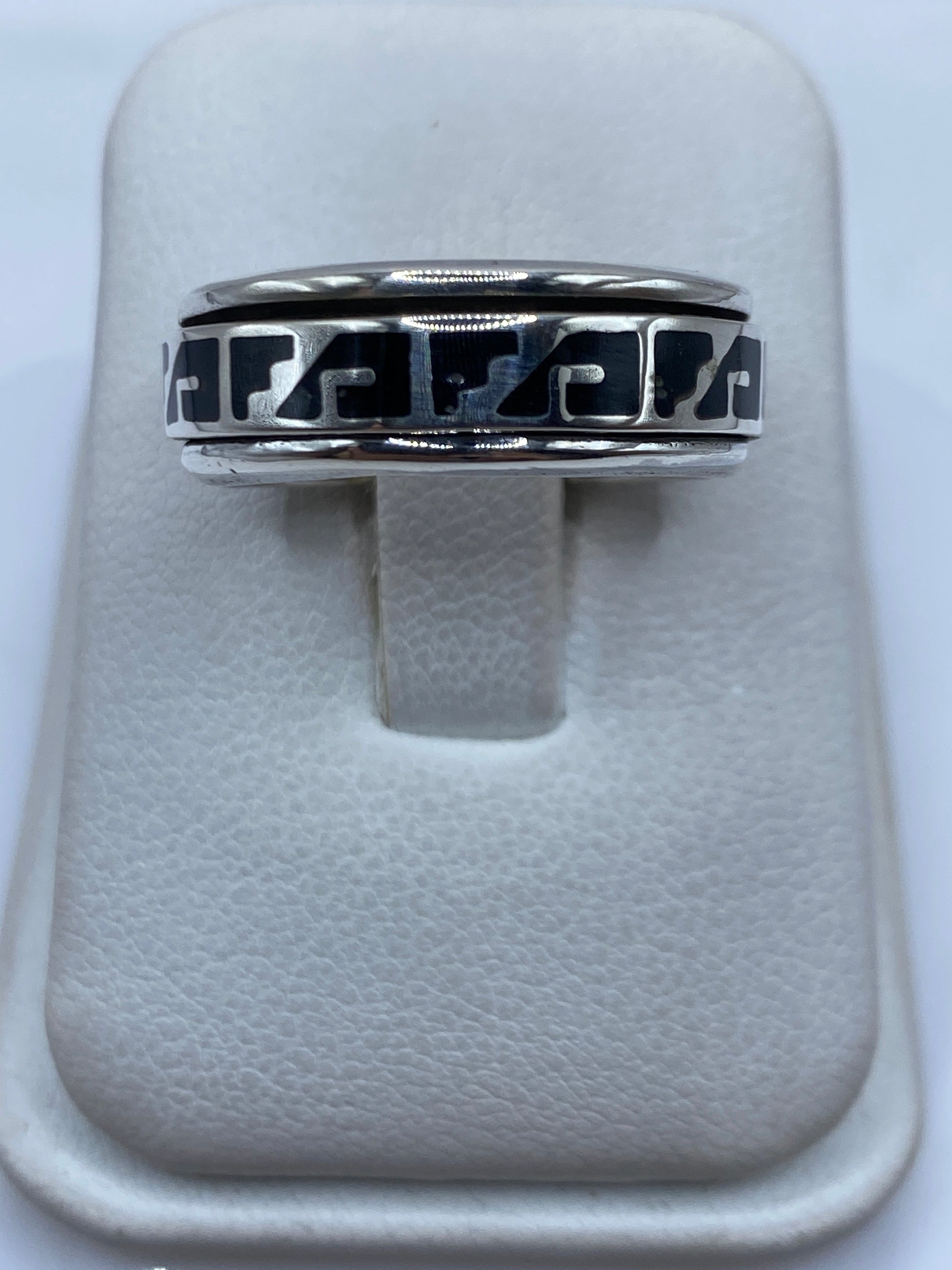 Anillo de plata .925 con diseño prehispánico calado en talla 9