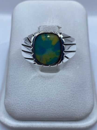 Anillo de plata .925 con piedra amarilla engastada, diseño geométrico sólido
