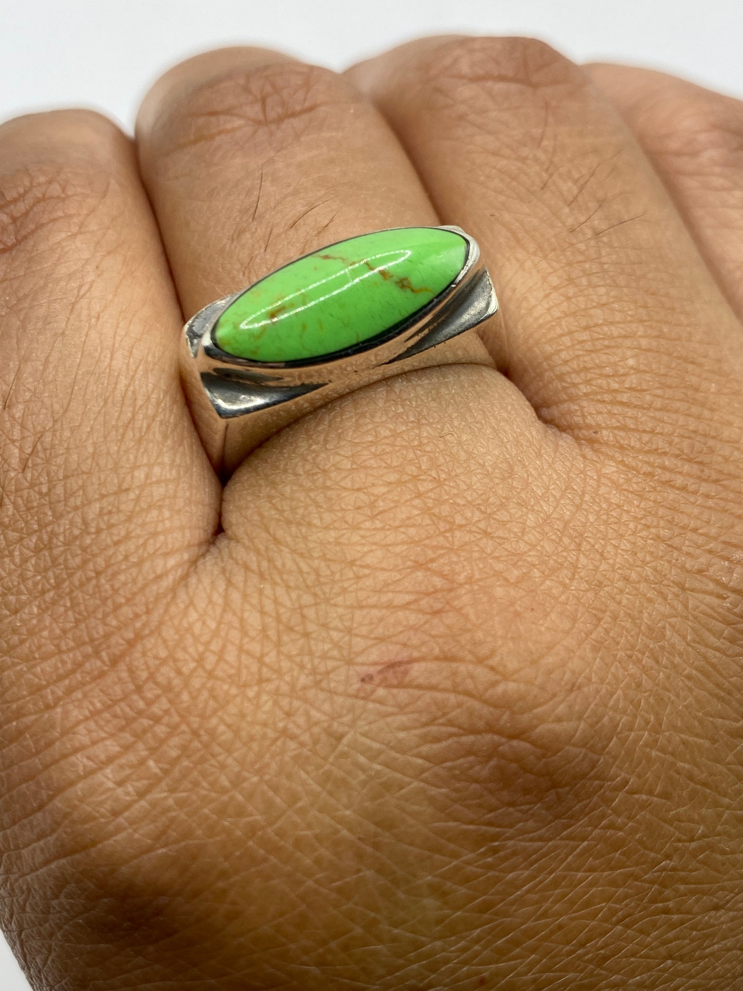 Reverso del anillo mostrando el Quinto .925 grabado