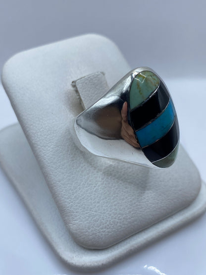 Anillo de plata .925 con incrustación de turquesa, detalle del engaste a mano
