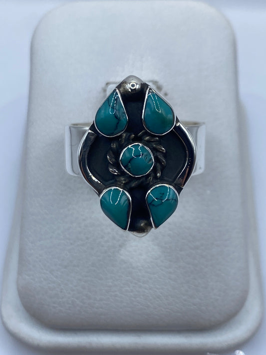 Anillo de plata ajustable con cinco turquesas azul cielo engastadas, visto de frente