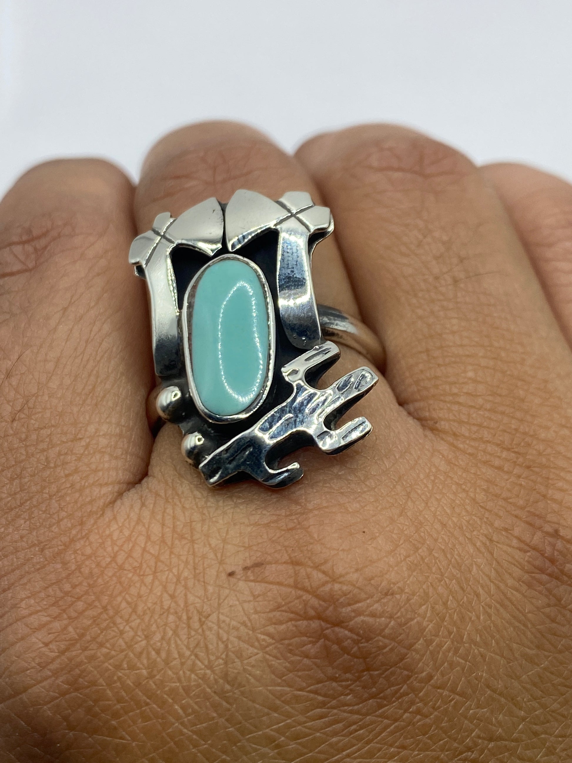 Lateral del anillo prehispánico con sello MEXICO .925 visible